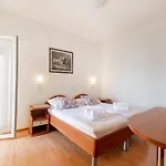 Διαμέρισμα Snug In With Swimming Pool
