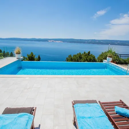 Snug In With Swimming Pool アパート *