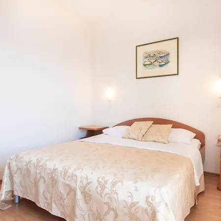 Apartamento Snug In With Swimming Pool