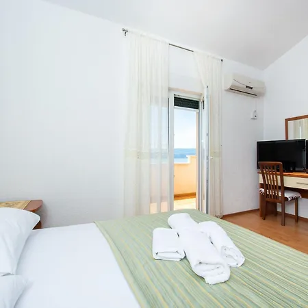 アパート Snug In With Swimming Pool