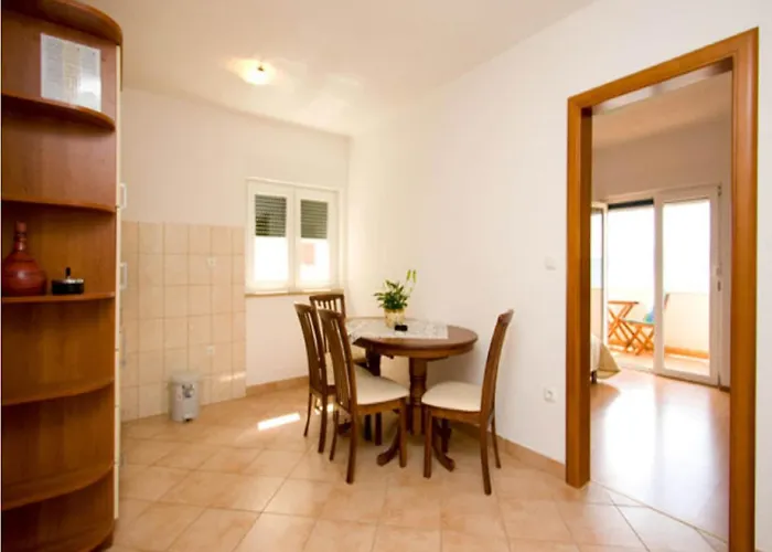 Snug In With Swimming Pool *