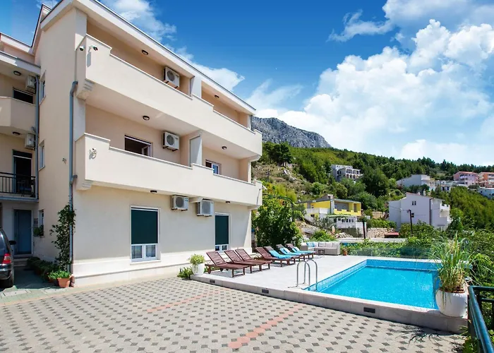 Snug In With Swimming Pool *