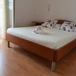 Snug In With Swimming Pool セリア