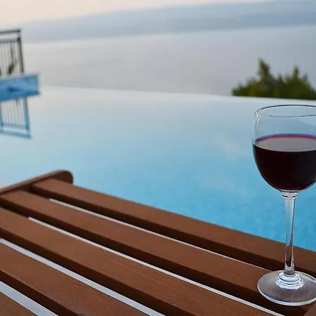 Апартаменты Snug In With Swimming Pool *