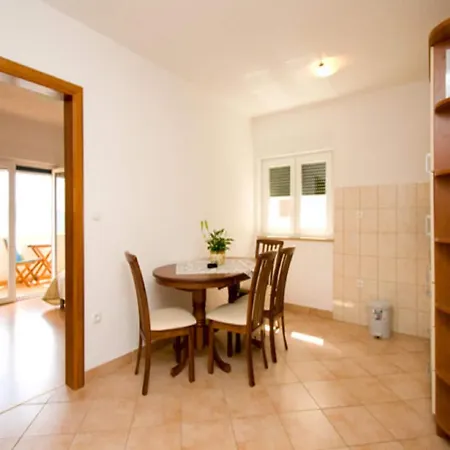 Snug In With Swimming Pool 公寓 塞莱纳