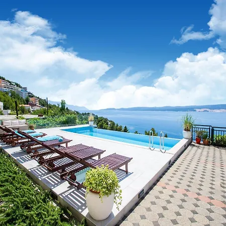 Snug In With Swimming Pool *