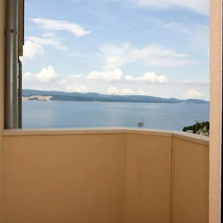 Snug In With Swimming Pool 塞莱纳