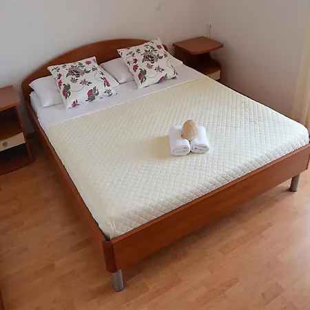 Apartment Snug In With Swimming Pool Celina