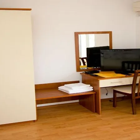 Snug In With Swimming Pool Apartment *