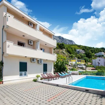 Snug In With Swimming Pool Apartment *