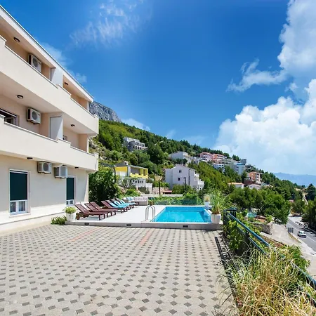 Snug In With Swimming Pool Apartment