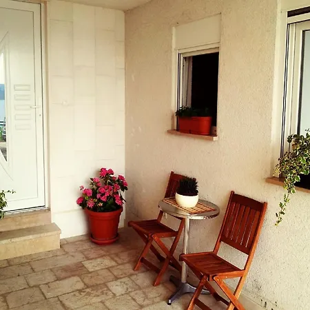 Snug In With Swimming Pool Apartment