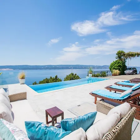 Snug In With Swimming Pool 塞莱纳