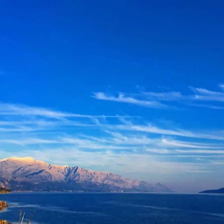 公寓 Snug In With Swimming Pool