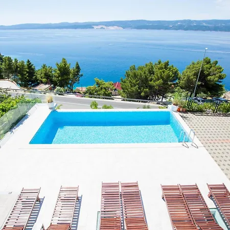 Snug In With Swimming Pool Апартаменты