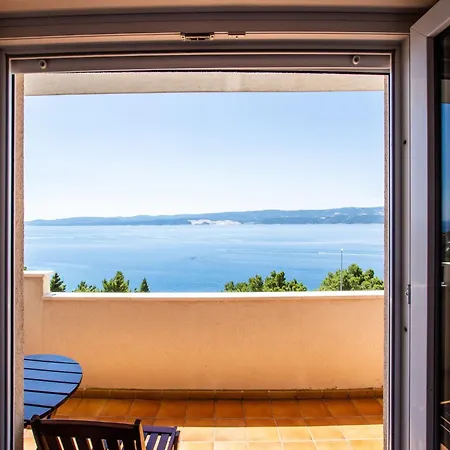 Snug In With Swimming Pool Целина