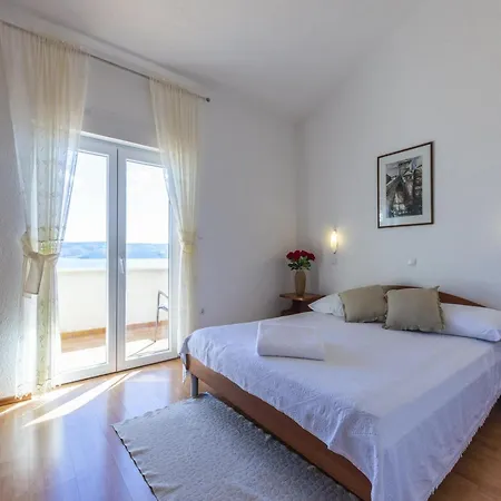 Apartman Snug In With Swimming Pool *