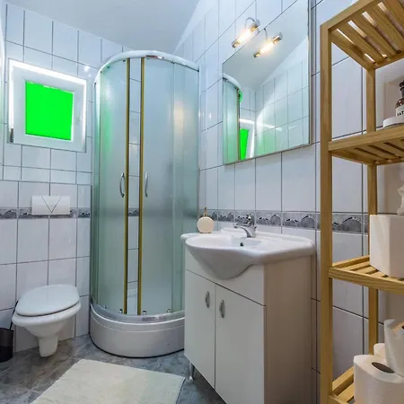 Snug In With Swimming Pool Appartement Celina