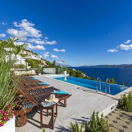 Apartman Snug In With Swimming Pool Celina