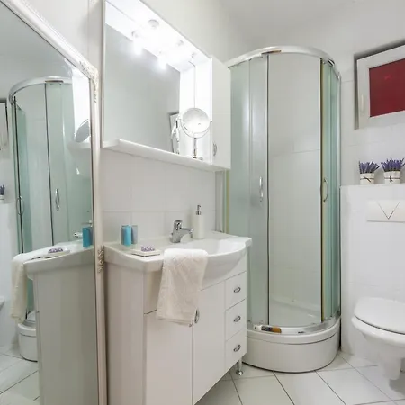 Appartement Snug In With Swimming Pool *