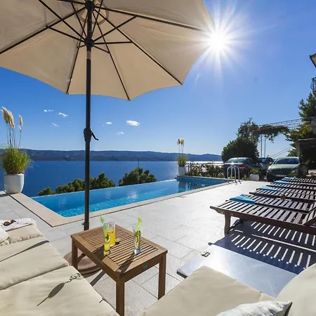 Snug In With Swimming Pool Апартаменти Селіна