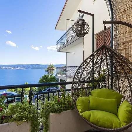 Appartement Snug In With Swimming Pool Celina
