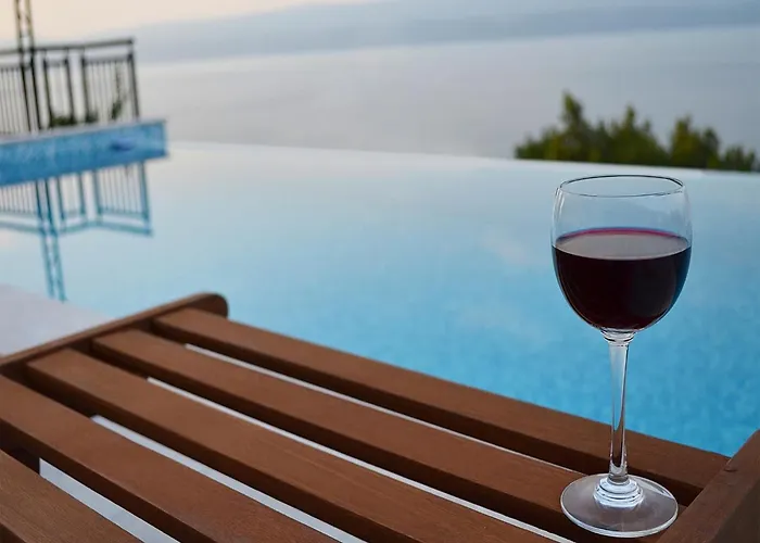 Daire Snug In With Swimming Pool *