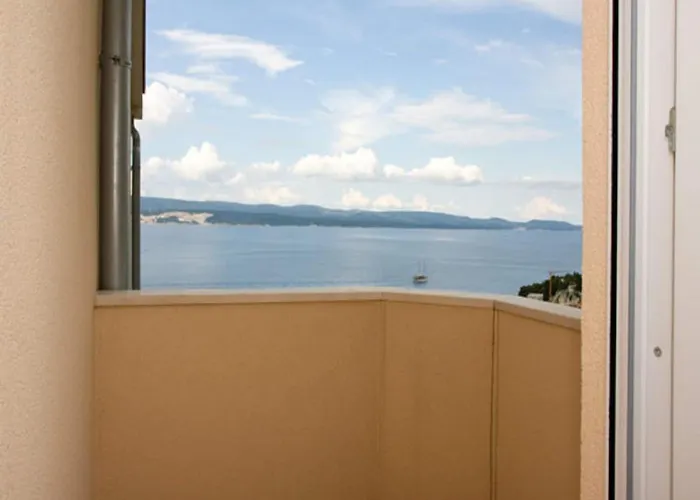 Snug In With Swimming Pool Čelina