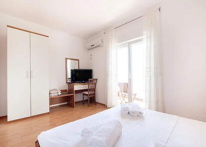 Snug In With Swimming Pool *