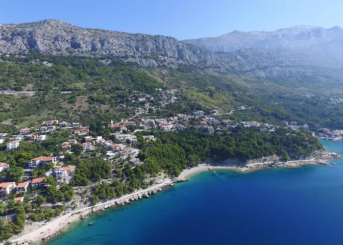 Snug In With Swimming Pool Daire Čelina