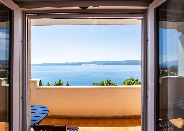 Snug In With Swimming Pool Čelina